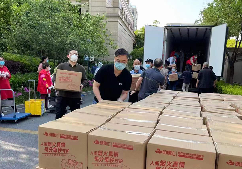 聚微光 戰(zhàn)疫情 守護(hù)花開(kāi)